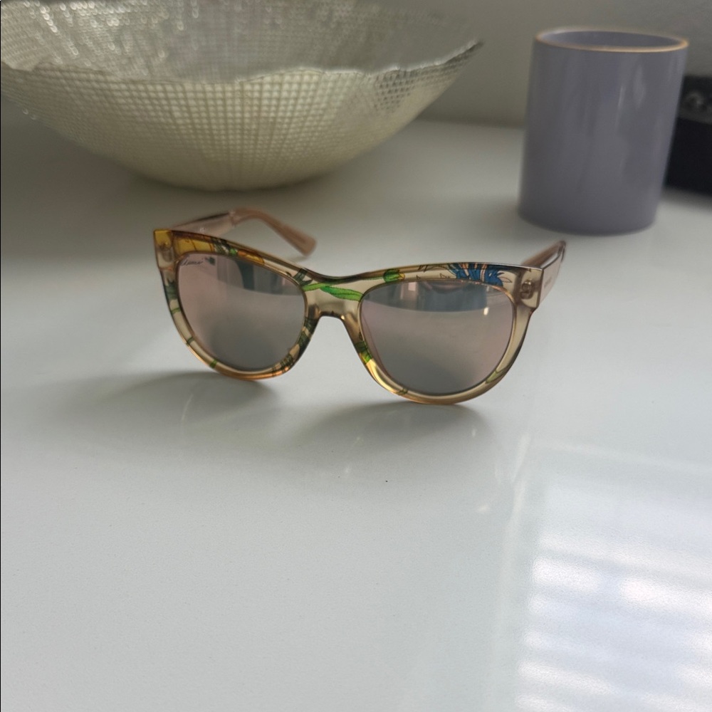 Gucci women’s Stylish Brown Sunglasses good condition